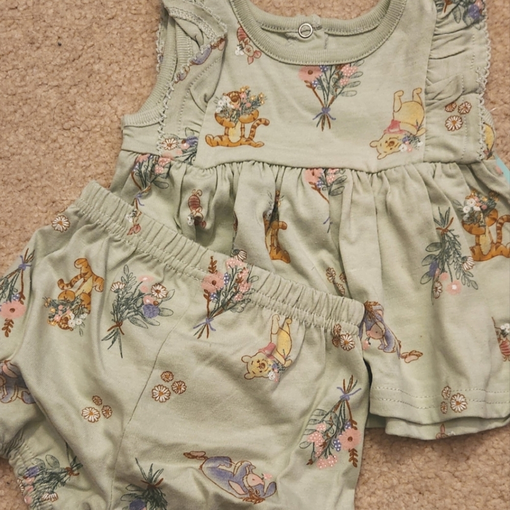 Winnie the Pooh outfit 0-3 month
